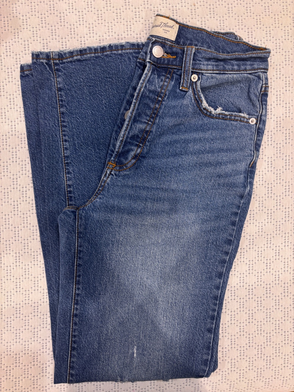 Universal Thread Women’s Mid Blue Straight Jeans